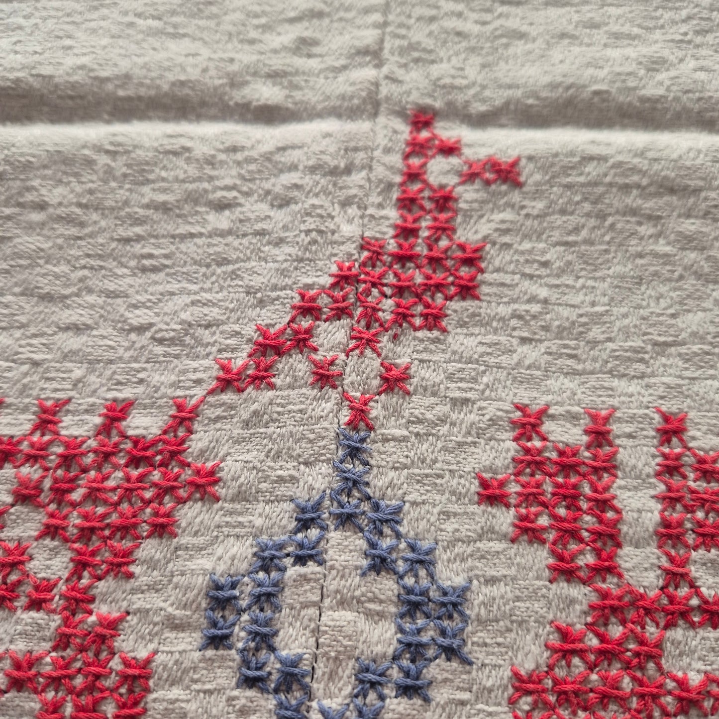 Antike Leinen Baumwolle Tischdecke 150x190cm weiß mit Kreuzstickerei blau rot