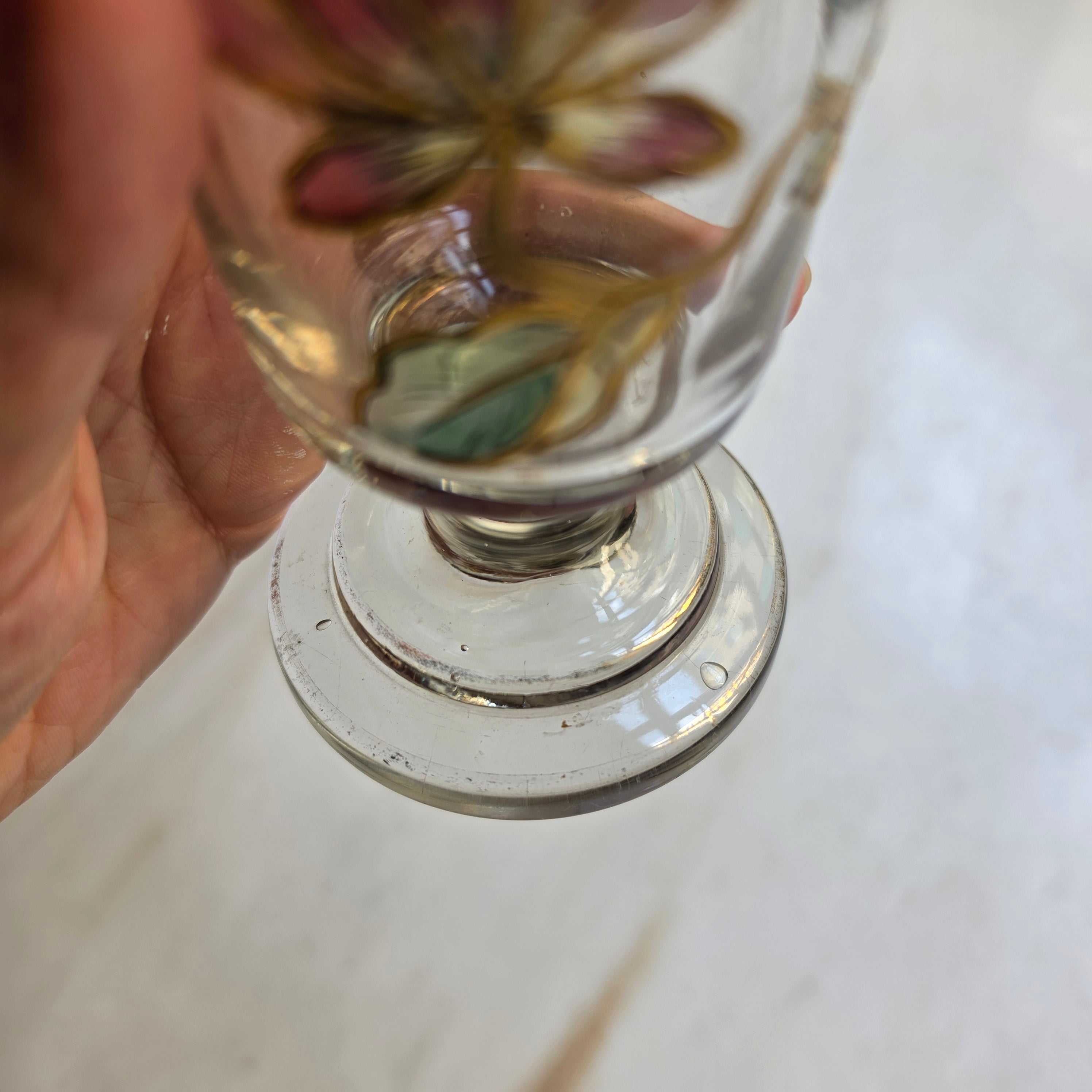 Antikes Jugendstil Likörglas / Schnapsglas – Handgemalt mit Emaille-Dekor & Goldstaffage - um 1900