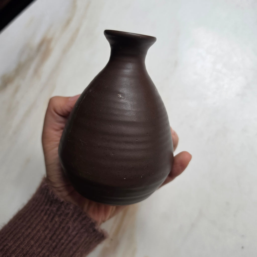 Handgemachte Keramik-Vase - Sake-Karaf (Dunkelbraun)