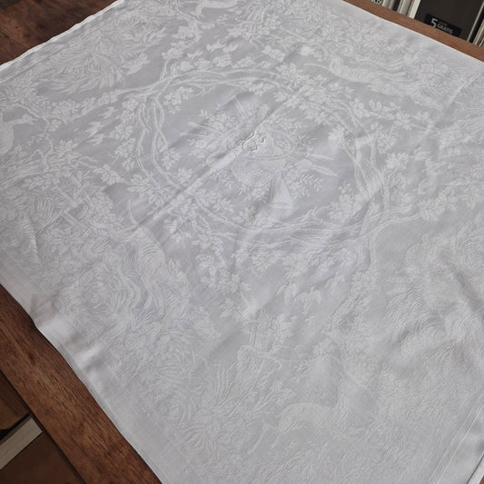 Antike Tischdecke weiß 77x91cm Damast weiß Jagtmotiv und Monogram L.B