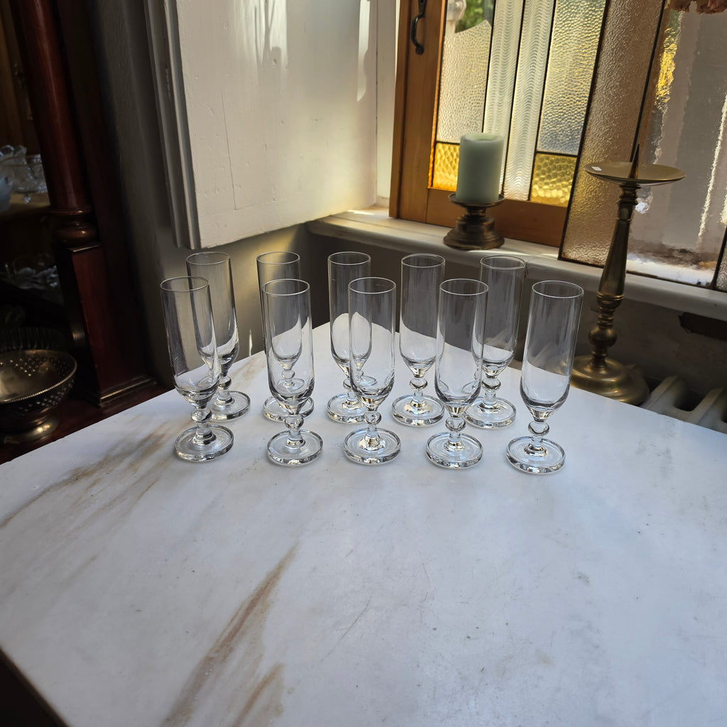10er Set Vintage Sektflöten / Likörgläser mit Kugel-Nodus – Elegant & Zeitlos