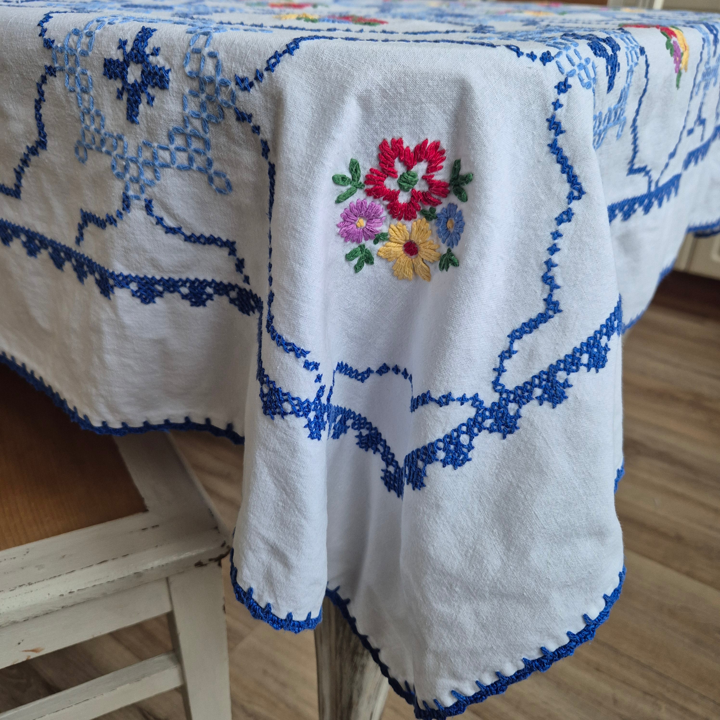 Antike Vintage Tischdecke blau weiß 125x160cm bestickt mit Rosen