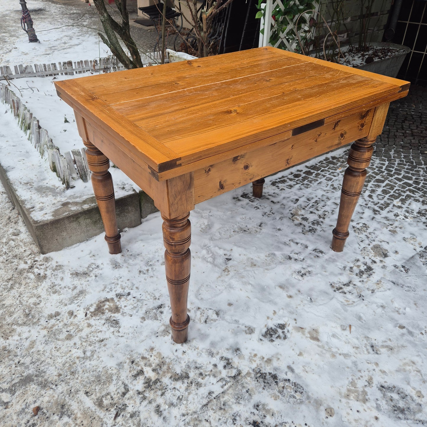 Antiker Gründerzeit Tisch - ausziehbar mit gedrechselten Füßen & Schublade