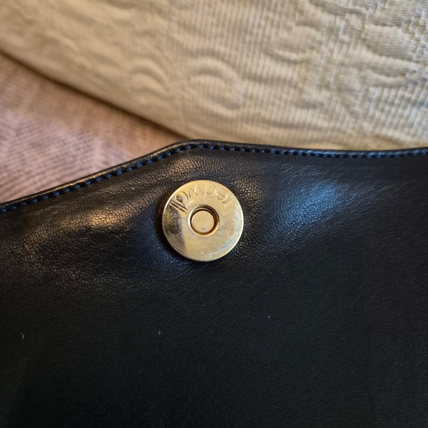 Vintage Moschino schwarze Schultertasche mit Herz 90er Jahre