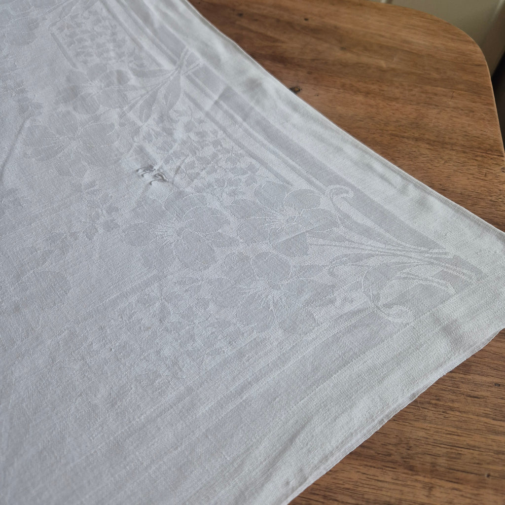 Vintage Tischdecke weiß 129x131cm Damast weiß Minimale Stockflecken