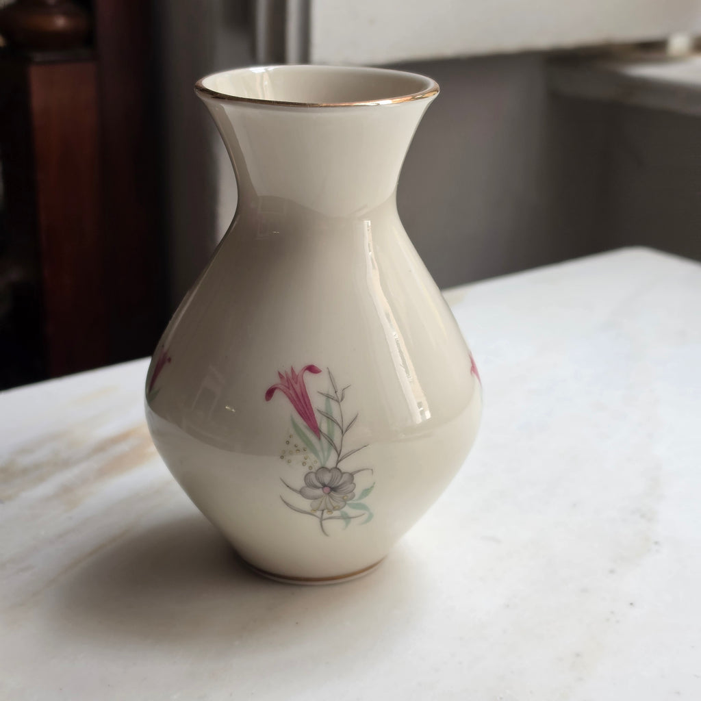Kleine Vintage Porzellanvase - elfenbeinfarbe - Royal Porzellan Bavaria - mit Blumenmalerei