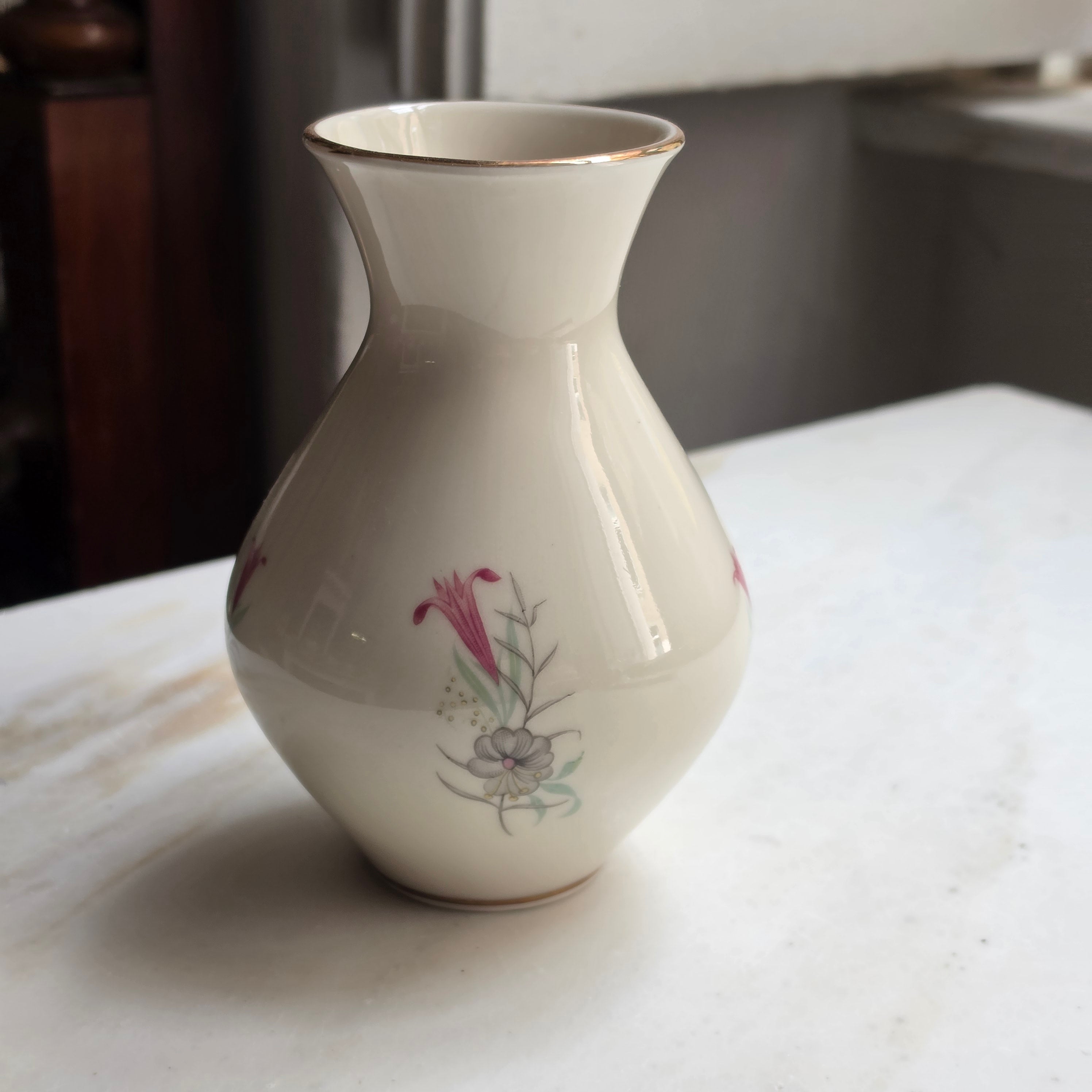 Kleine Vintage Porzellanvase - elfenbeinfarbe - Royal Porzellan Bavaria - mit Blumenmalerei