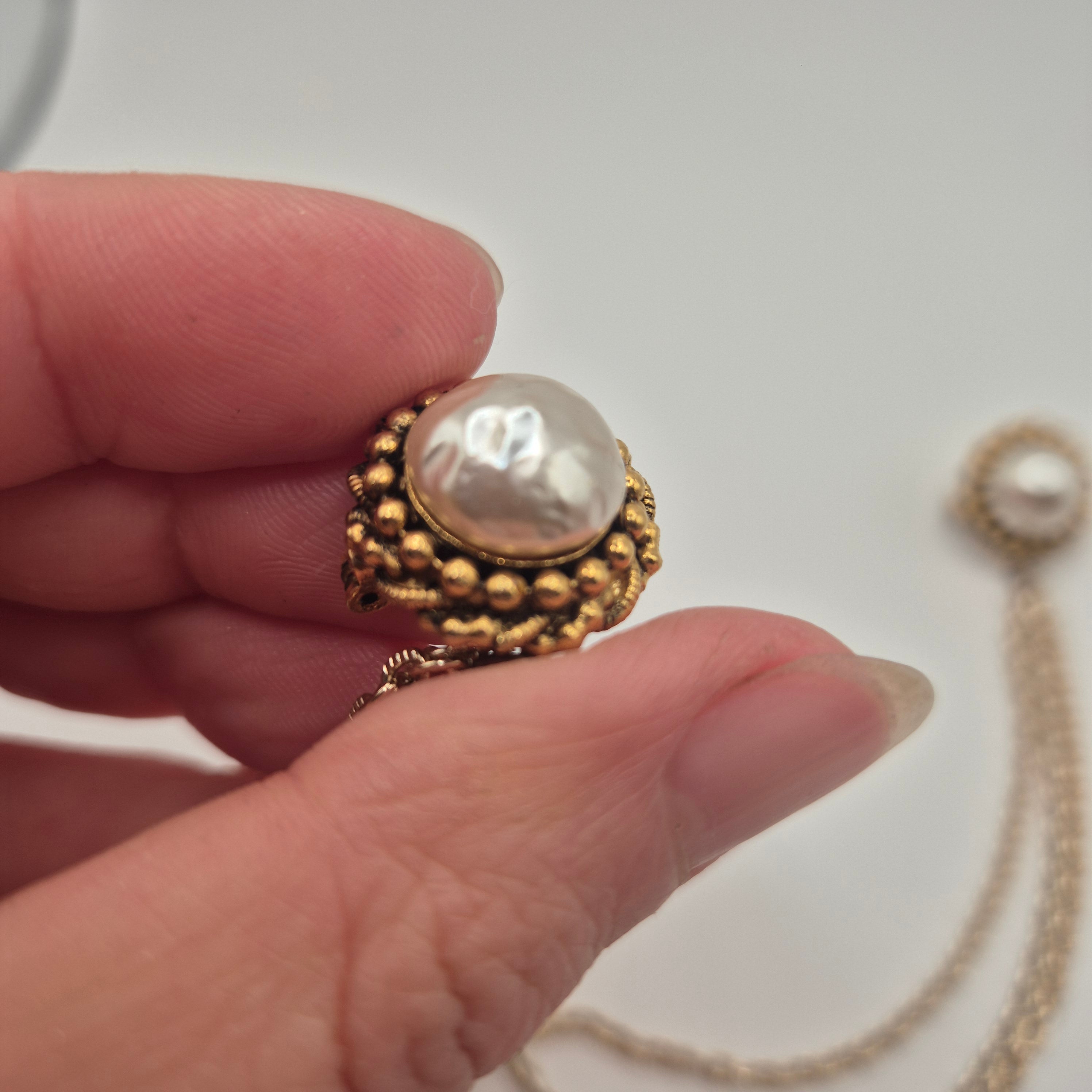 Elegante Vintage Kettenbrosche – Zeitloser Perlen-Chic für jeden Anlass