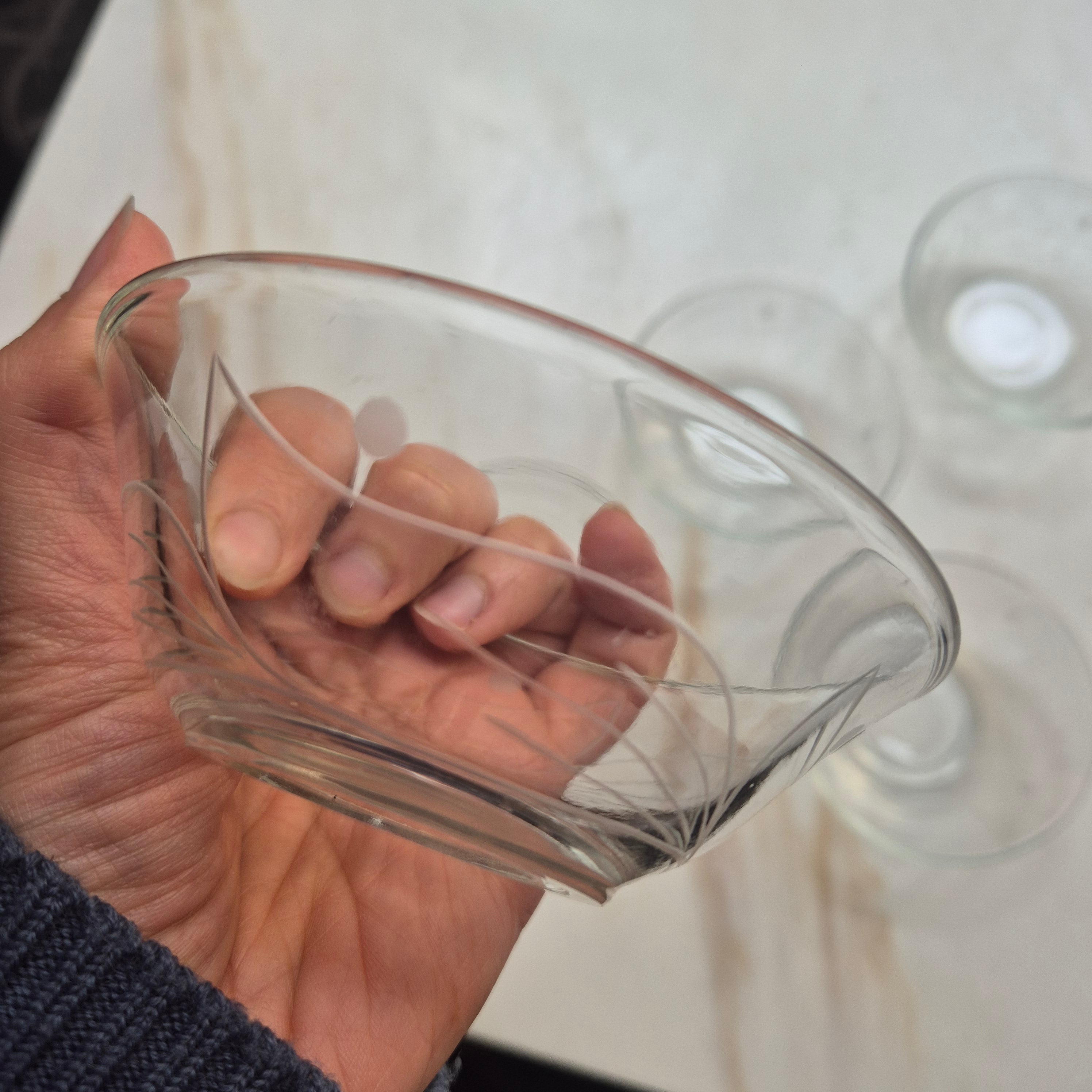 5x Vintage Glasschalen zum Servieren - kleine Schälchen - mit geschliffenem Motiv