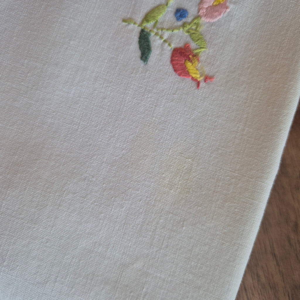 Vintage Tischdecke Baumwolle mit Blumenstickerei und durchbrochener Spitze 83x83cm