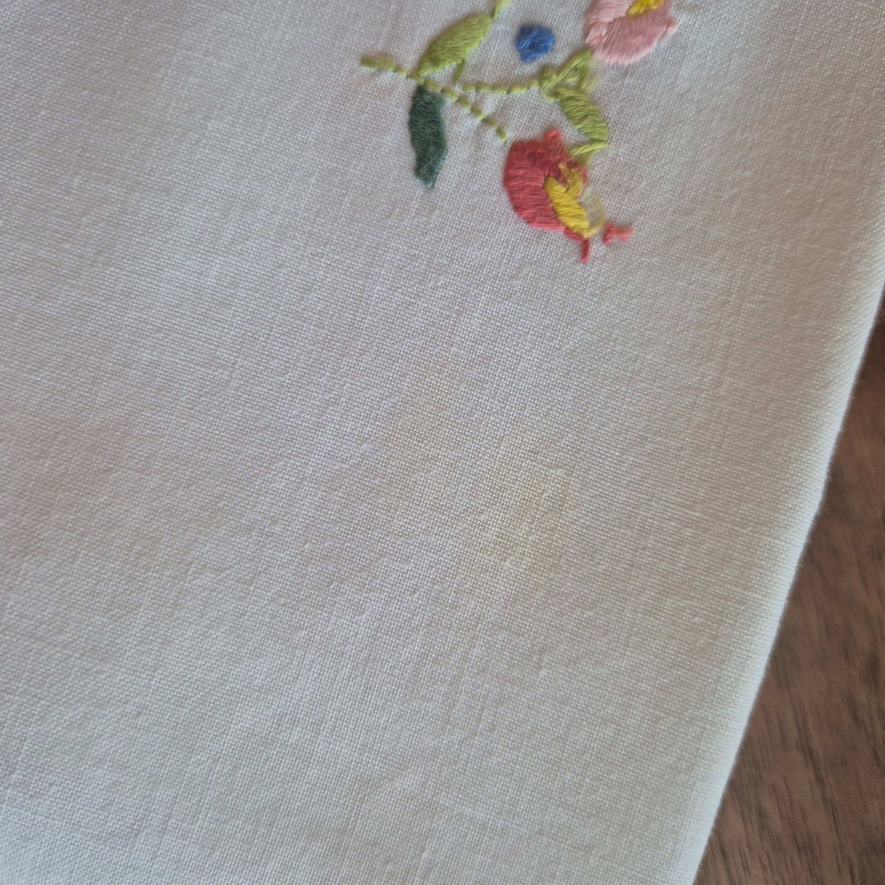 Vintage Tischdecke Baumwolle mit Blumenstickerei und durchbrochener Spitze 83x83cm