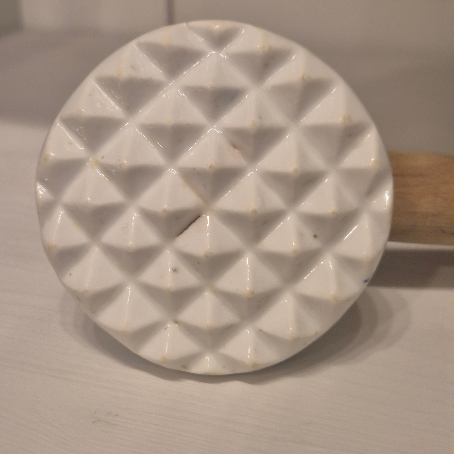 Antiker Fleischhammer Porzellan Holzgriff Blau Weiß Zwiebelmuster Küchendeko