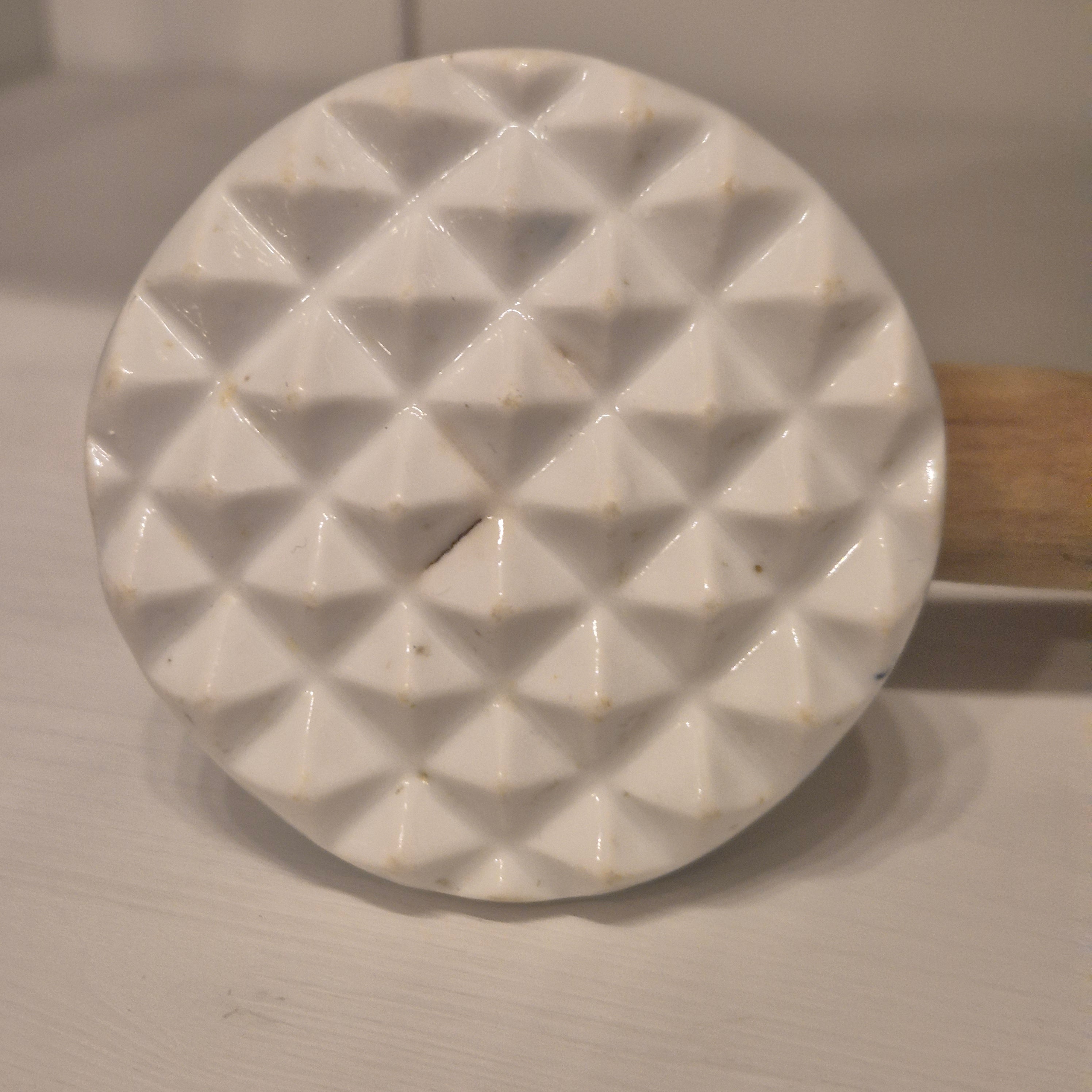 Antiker Fleischhammer Porzellan Holzgriff Blau Weiß Zwiebelmuster Küchendeko