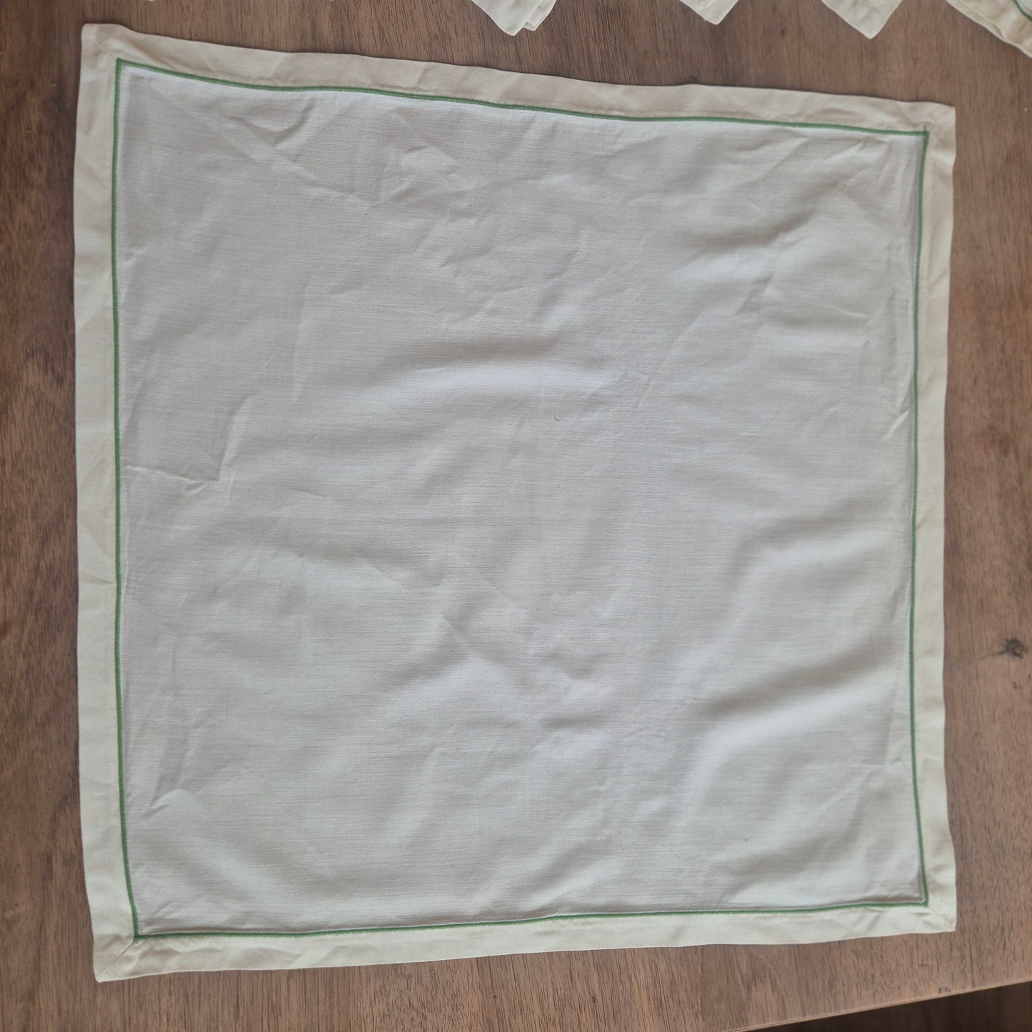 9x Grüne Stoffservietten Vintage 47x47cm Grün und brauner Rand Baumwolle Leinen