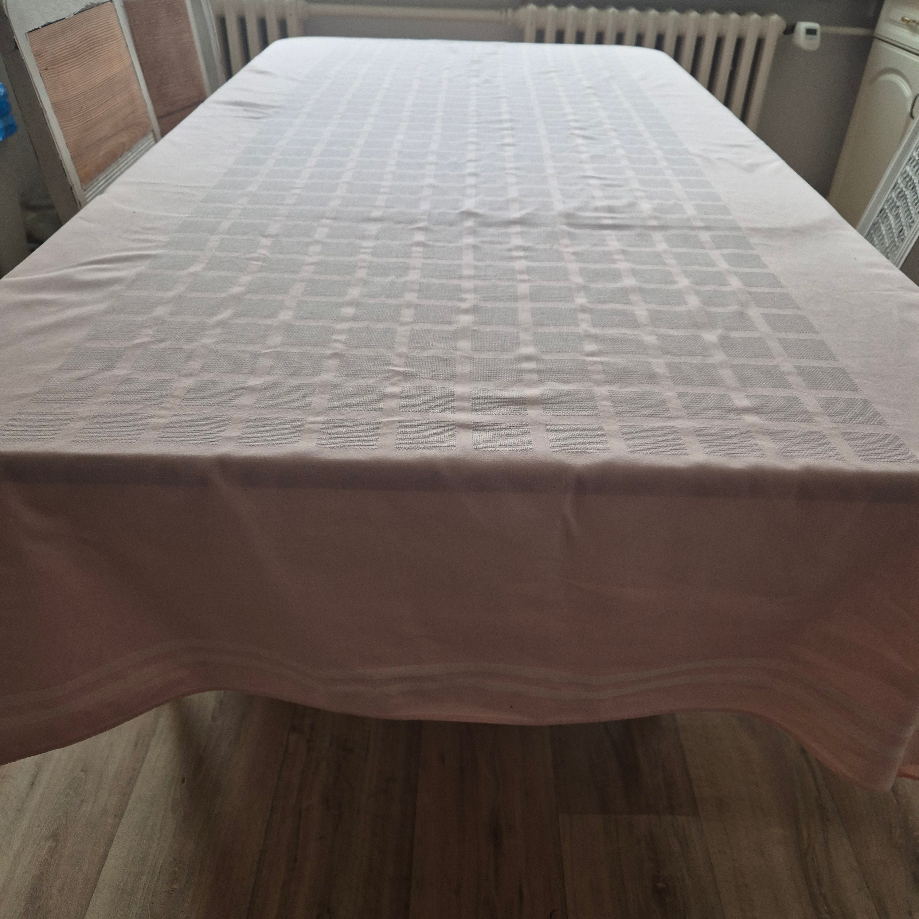 Vintage IRISETTE Tischdecke 132x220cm Perlrosa und Damast Webart Baumwolle