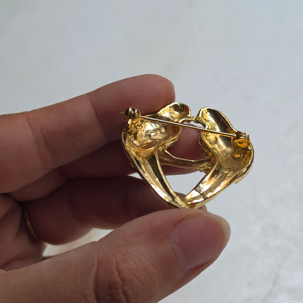 Vintage Goldfarbene Emaille-Brosche "Zwei Liebende Papageien"