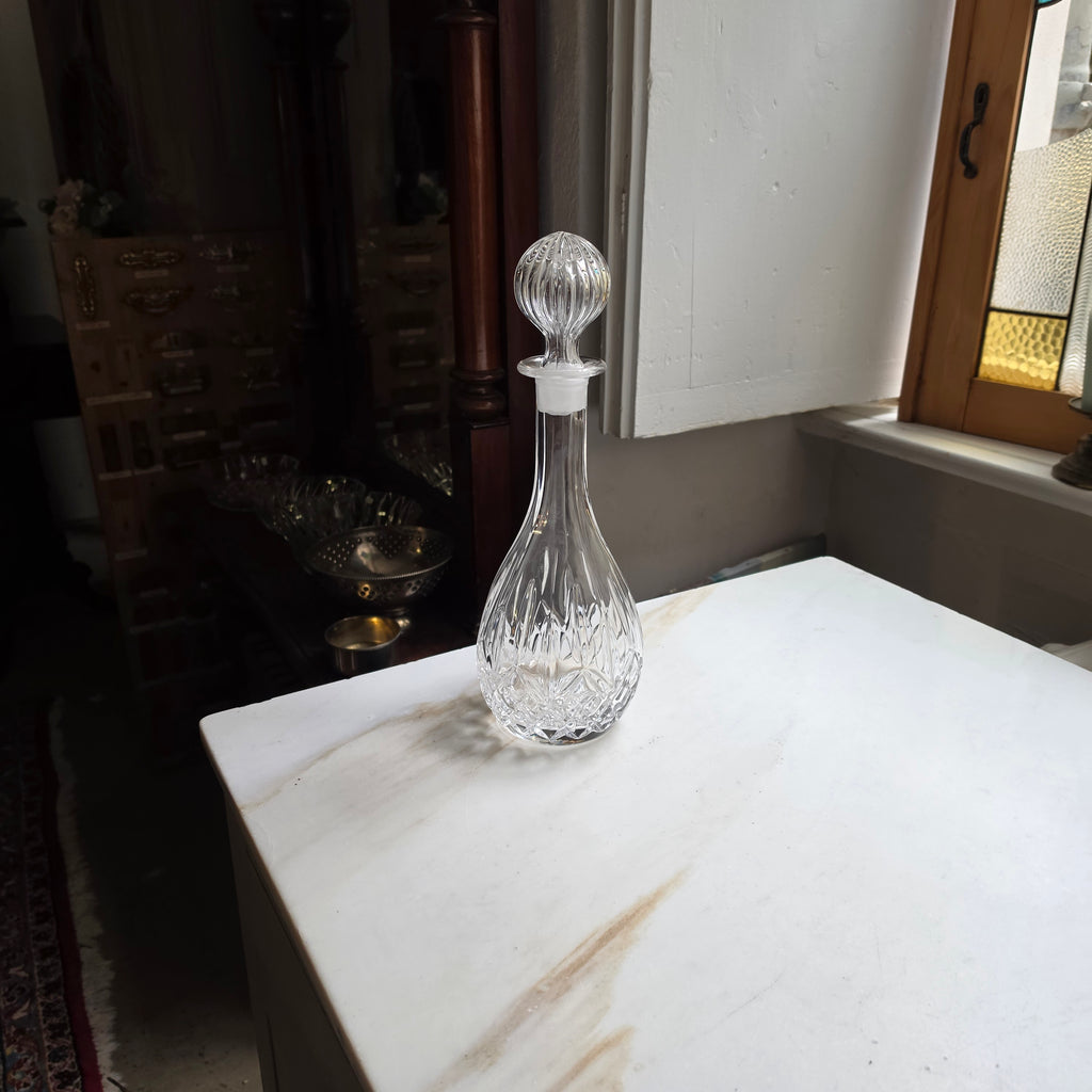 Edle Kristall-Karaffe mit Schliff & Kugelstopfen – Elegante Dekantierflasche für Whiskey, Likör & Wein