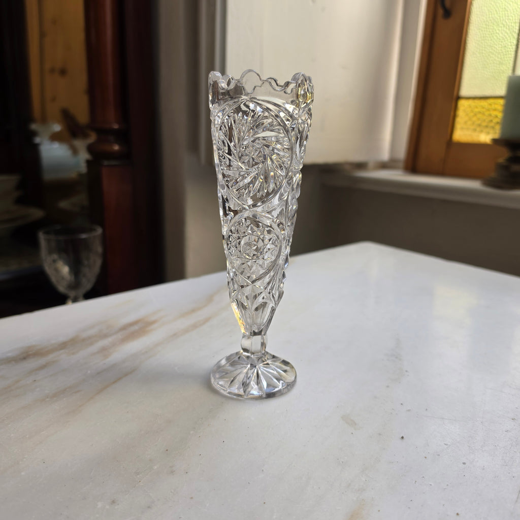 Vintage kleine Bleikristall Vase auf Fuß