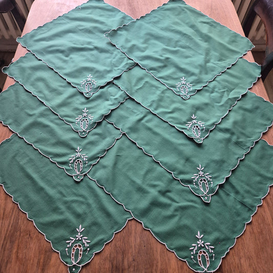 8x Grüne Stoffservietten Vintage bestickt Servietten 40x40cm ideal für Weihnachten