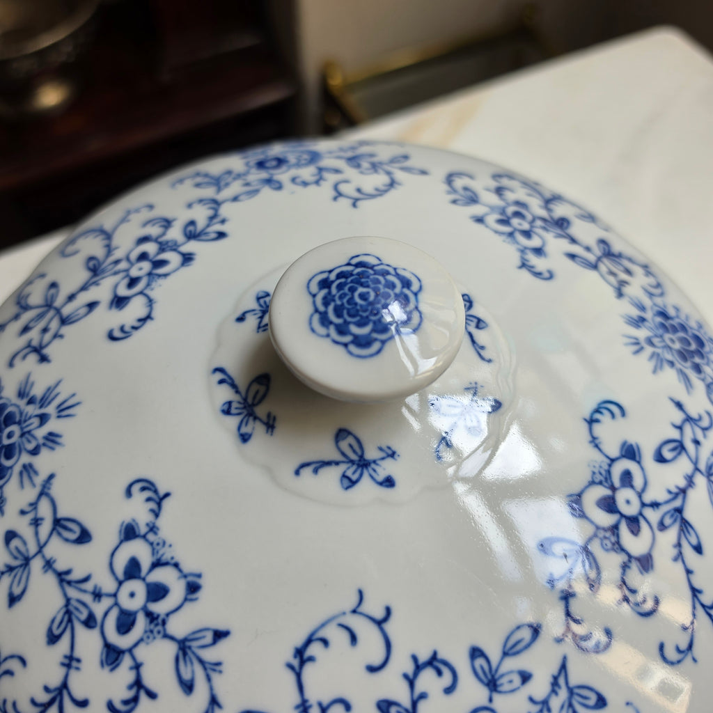 Antike Porzellan-Terrine mit Deckel – Blaues Unterglazur-Dekor - Porzellanfabrik Kalk, Eisenberg