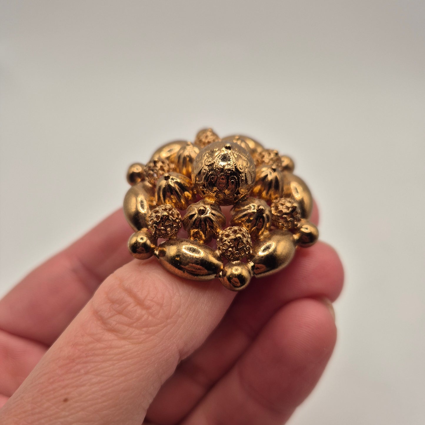 Große 60er Jahre Brosche wunderschöne Handarbeit