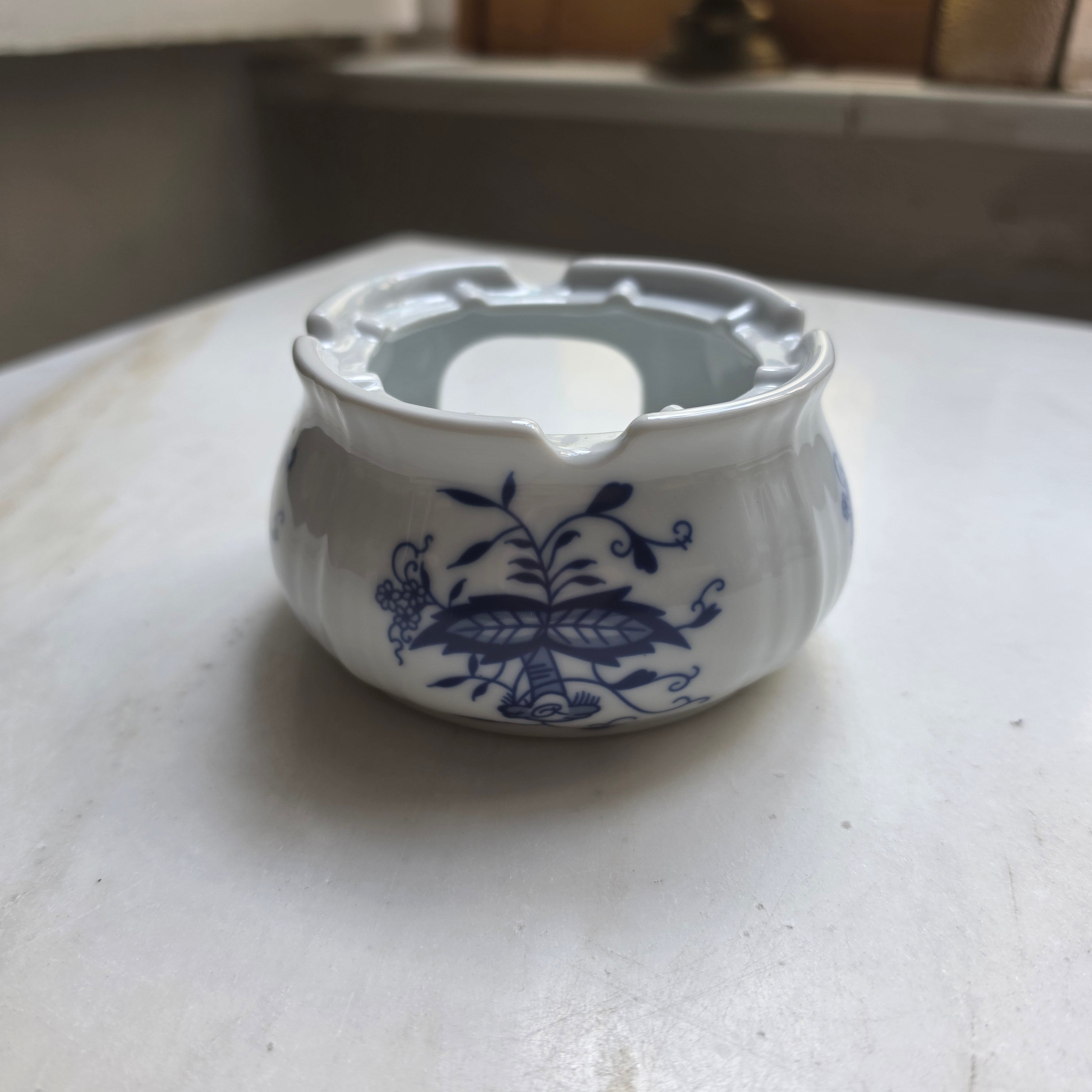 Vintage Stövchen blau weiß Zweibelmuster