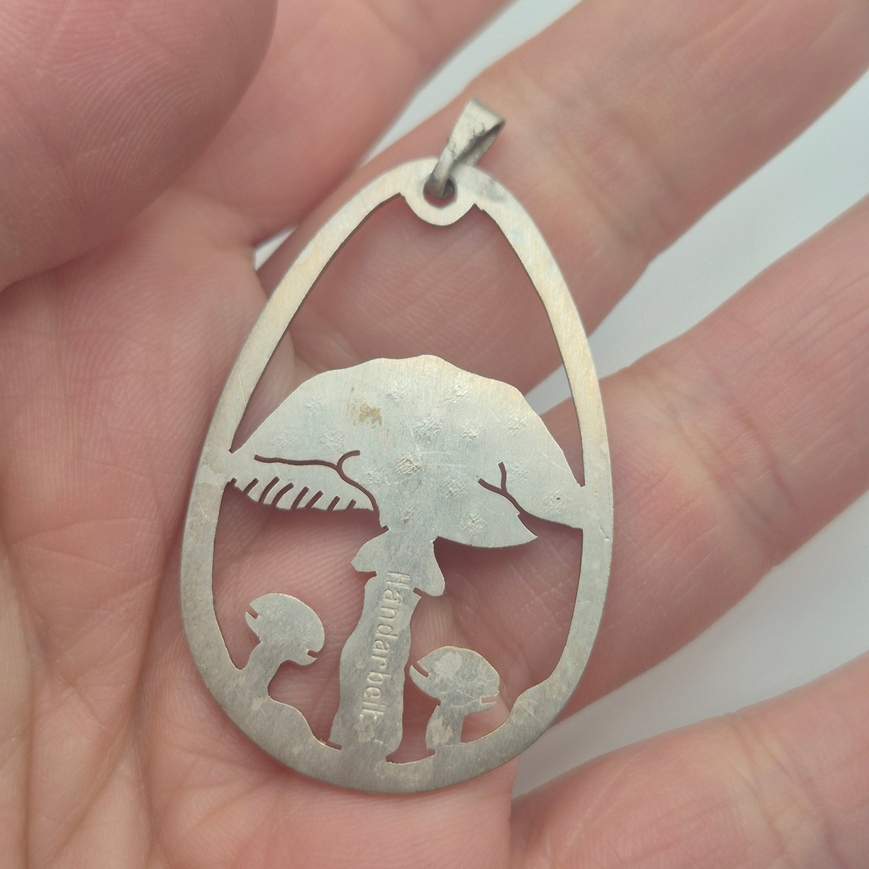 Handgemachter Vintage Pilz-Anhänger – Cut-Out Design🍄