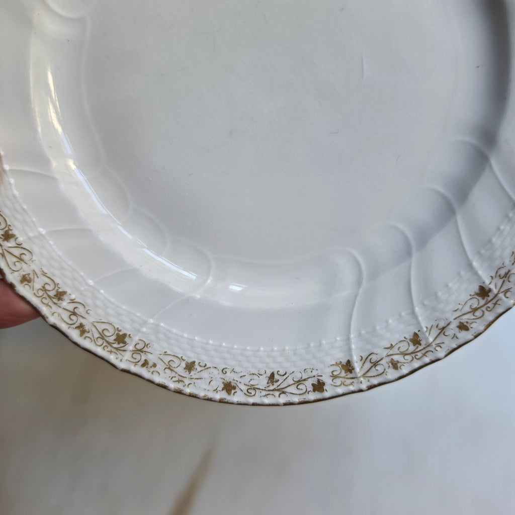 KPM Berlin Kuchenteller / Dessertteller – Porzellan mit feiner Goldstaffage & Relief
