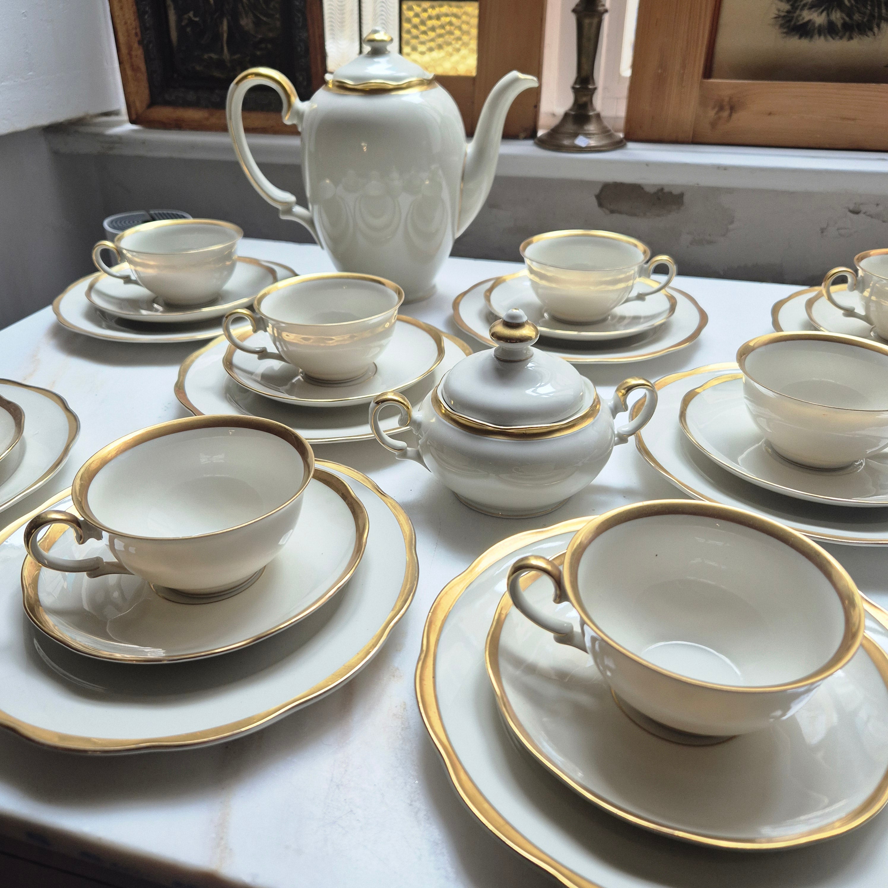 Antikes KPM Krister Kaffeeserviece elfenbeinton mit Goldrand