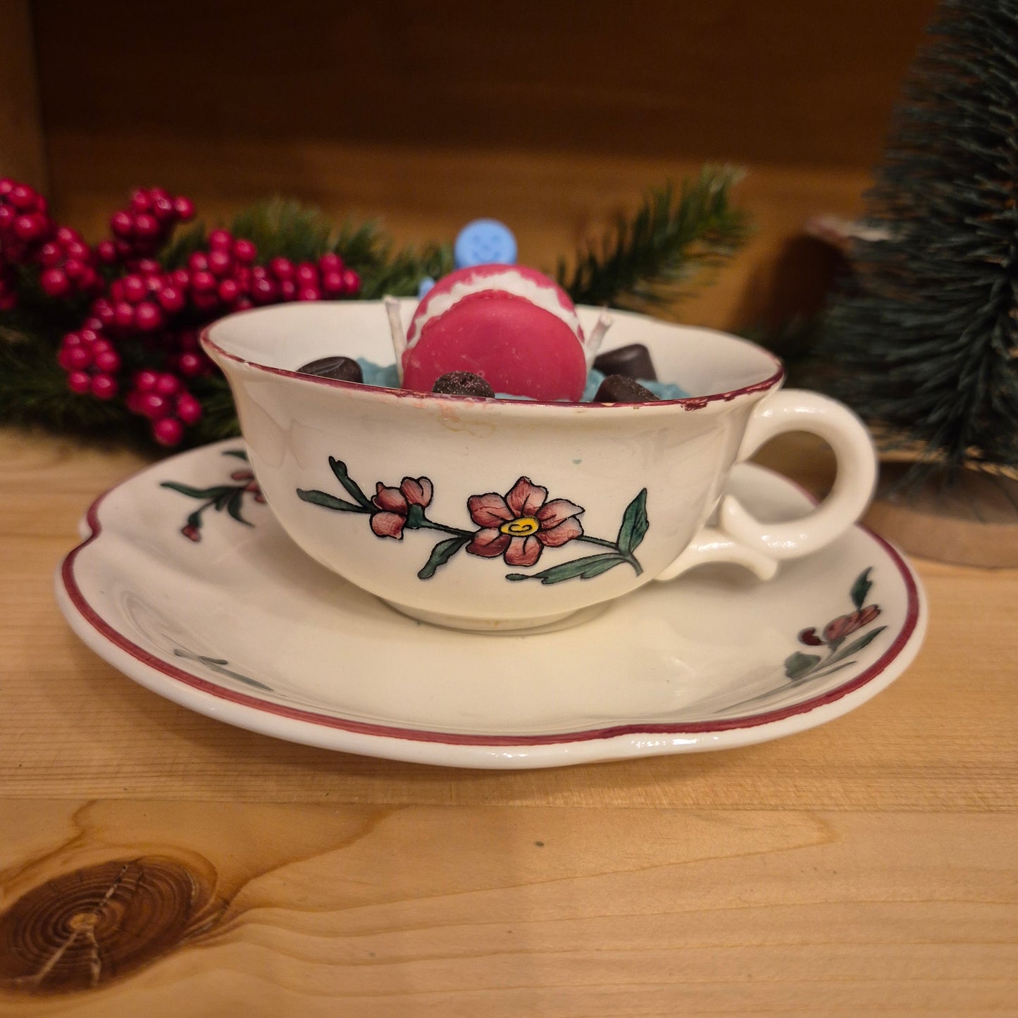 Handgemachte Sojawachskerze Weihnachtesgeschenk Sahne Macaron Dessert in Antiker Keramik Tasse Alt Strassburg