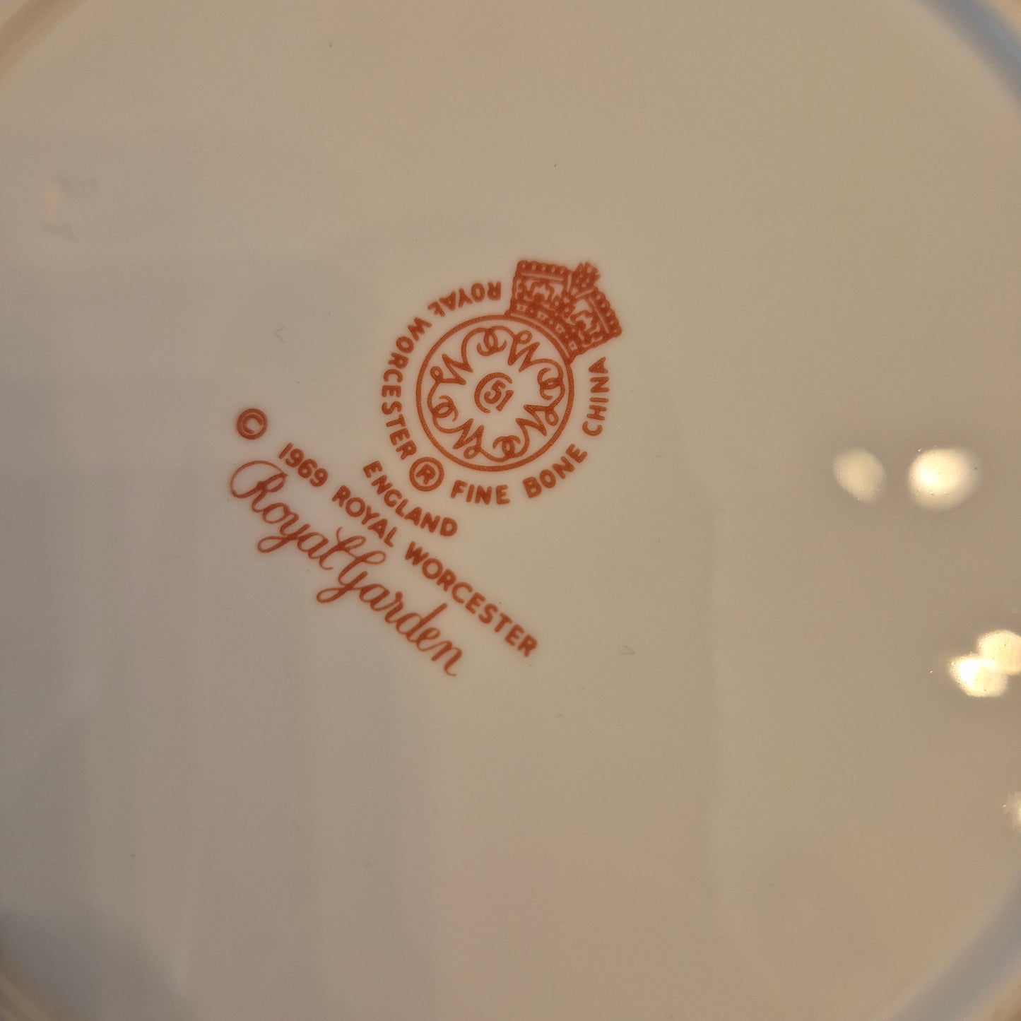 Royal Worcester Fine Bone China England 1969 Royal Garden Kaffee / Tee Sammeltasse mit Kuchenteller Blumenmuster