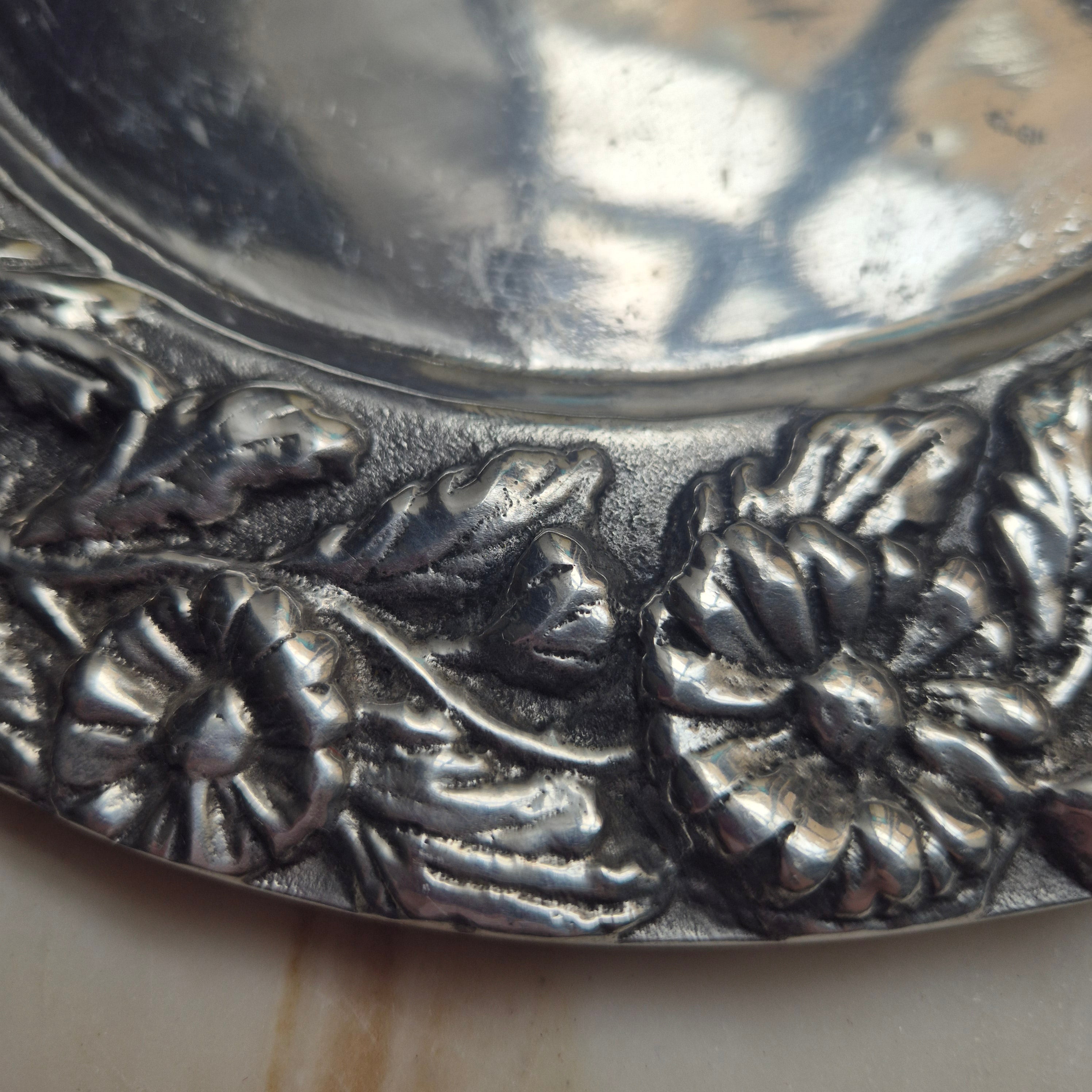 Vintage Metall Platte - Kerzenplatte - mit Blumereliefrand