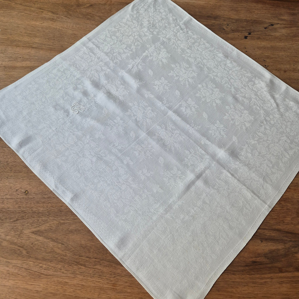 Antike Jugendstil Serviette / Mitteldecke mit Monogramm C.A