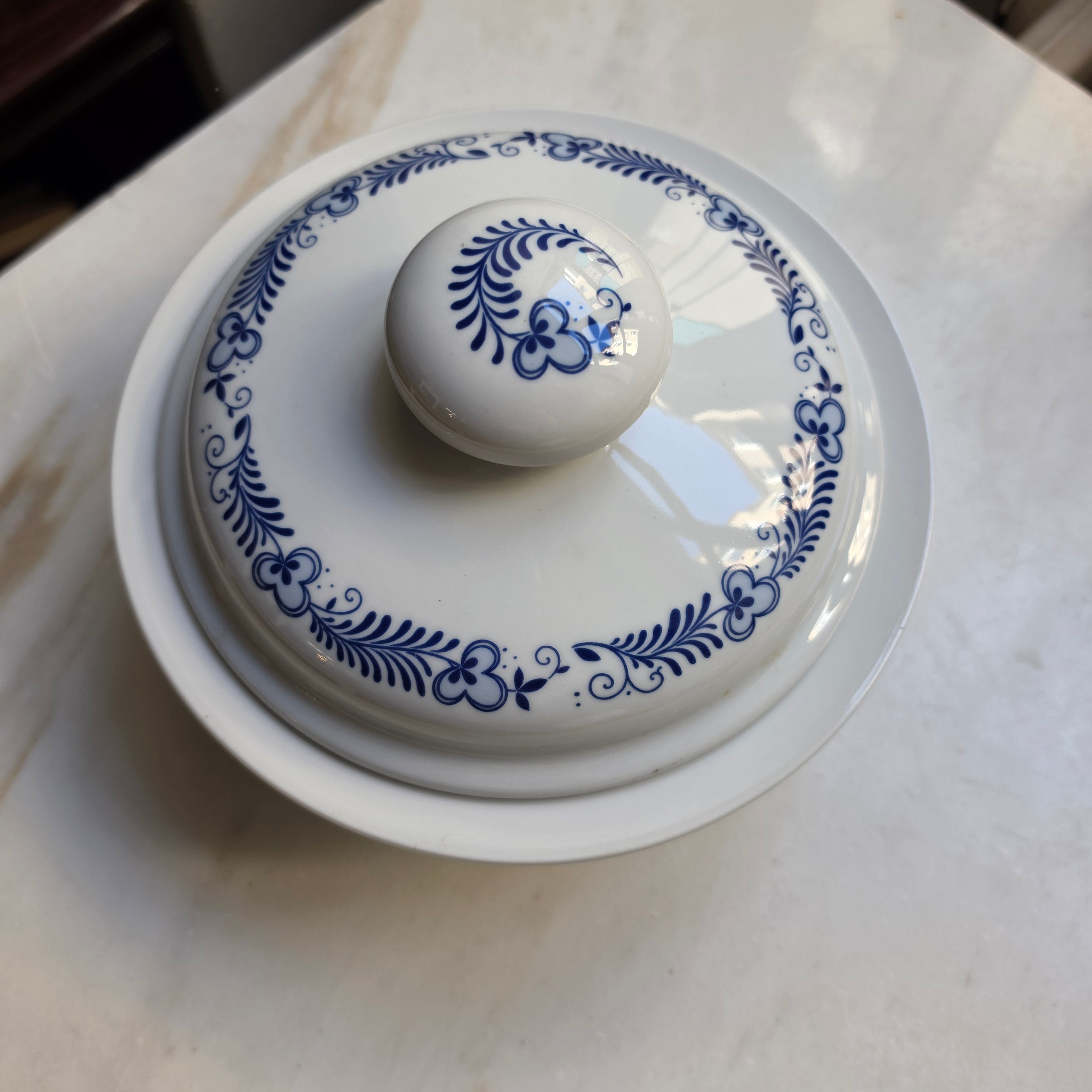 Vintage Freiberger Porzellan KERAflam Terrine / Schüssel mit Deckel – Blau-Weißes Windmühlen-Motiv