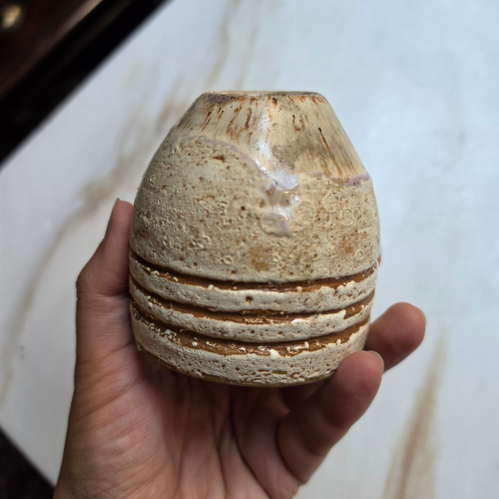 Kleine Vintage Keramik-Vase - Solitärvase – Handgefertigt (1982)
