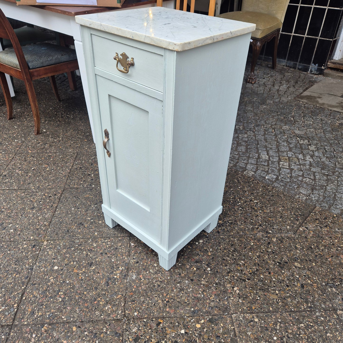 Antikes himmelbaues Jugendstil Nachtschränckchen mit Marmorplatte