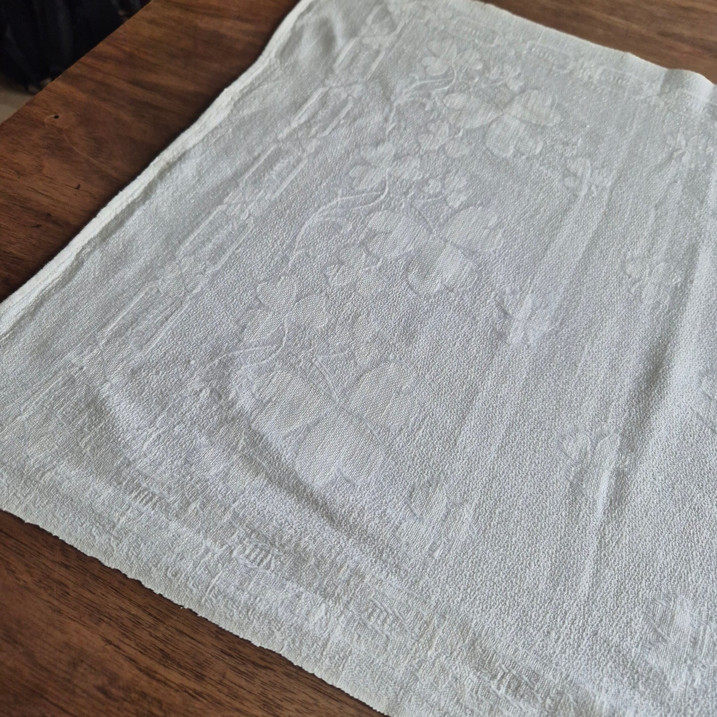 2x Antike Jugendstil Küchen-&Geschirrtücher mit Kleeblatt Motiv und Monogramm A.G.