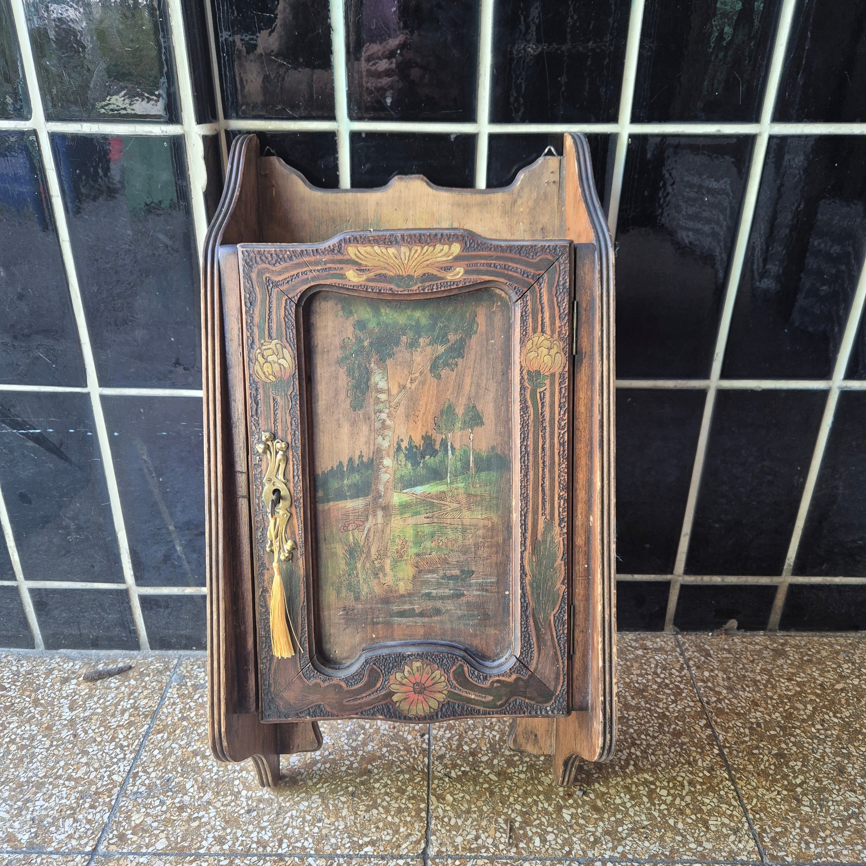 Antikes Jugendstil Hängeschränkchen - Apothekerschrank -  Nadelholz Handbemalt um 1880