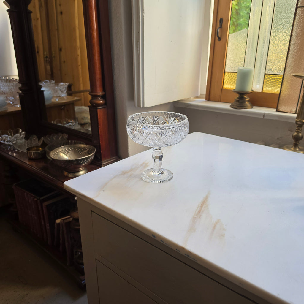Antike Bleikristall Fußschale mit Brillantschliff - Elegante Kristallschale auf Standfuß