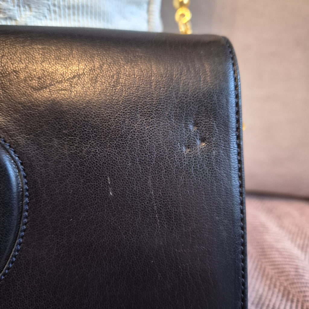Vintage Moschino schwarze Schultertasche mit Herz 90er Jahre
