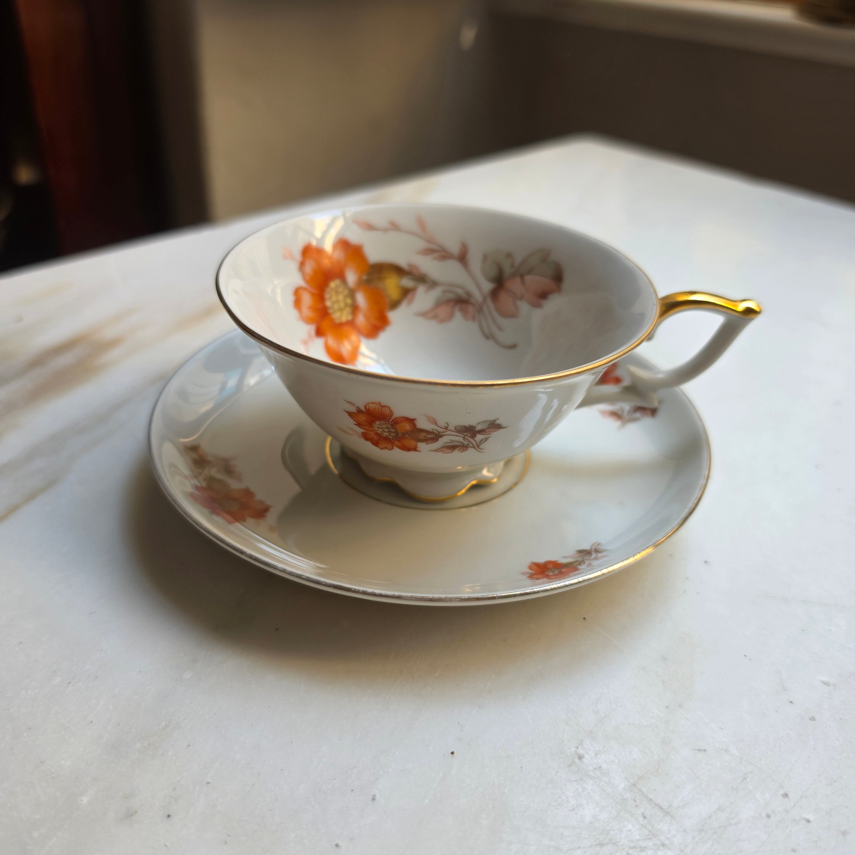 Vintage Porzellan Sammeltasse mit Untertasse – PMR Bavaria Jaeger & Co. | Florales Dekor in Orangerot & Goldverzierung