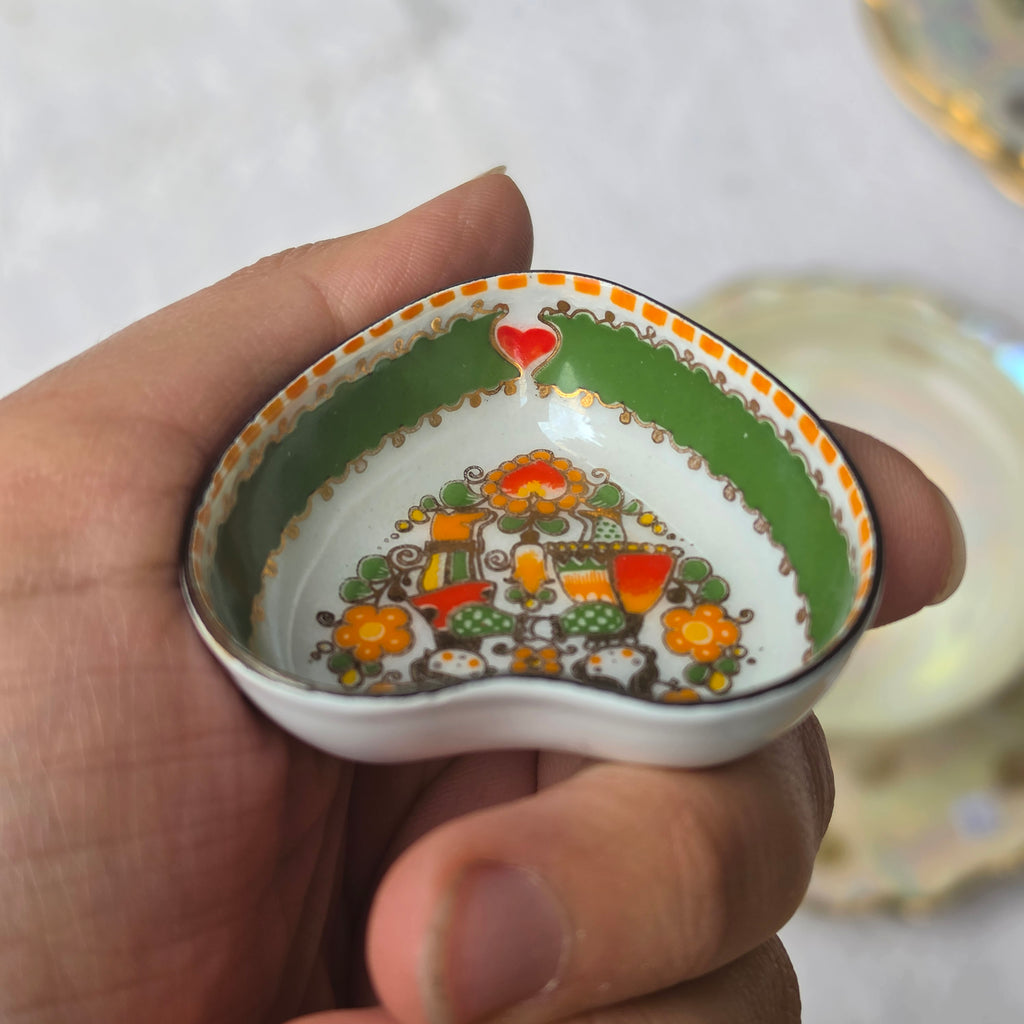 Vintage Steinbock Emaille Herzschale - Handgefertigt in Österreich - Trachten- & Volkskunst Motiv