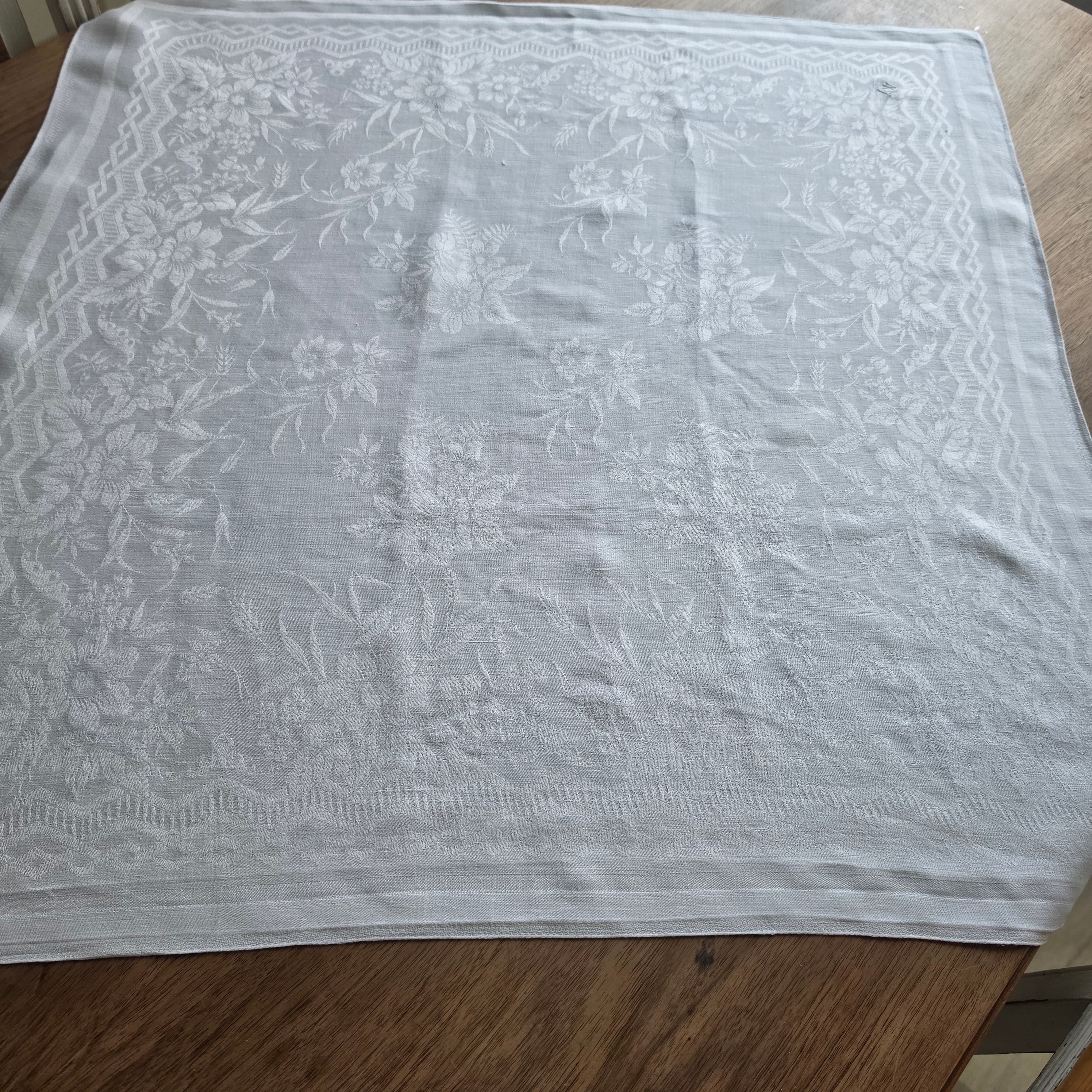 Klassische Damast-Tischdecke aus Halbleinen/Baumwolle mit Monogramm-Stickerei „EZ“ - 68x71cm