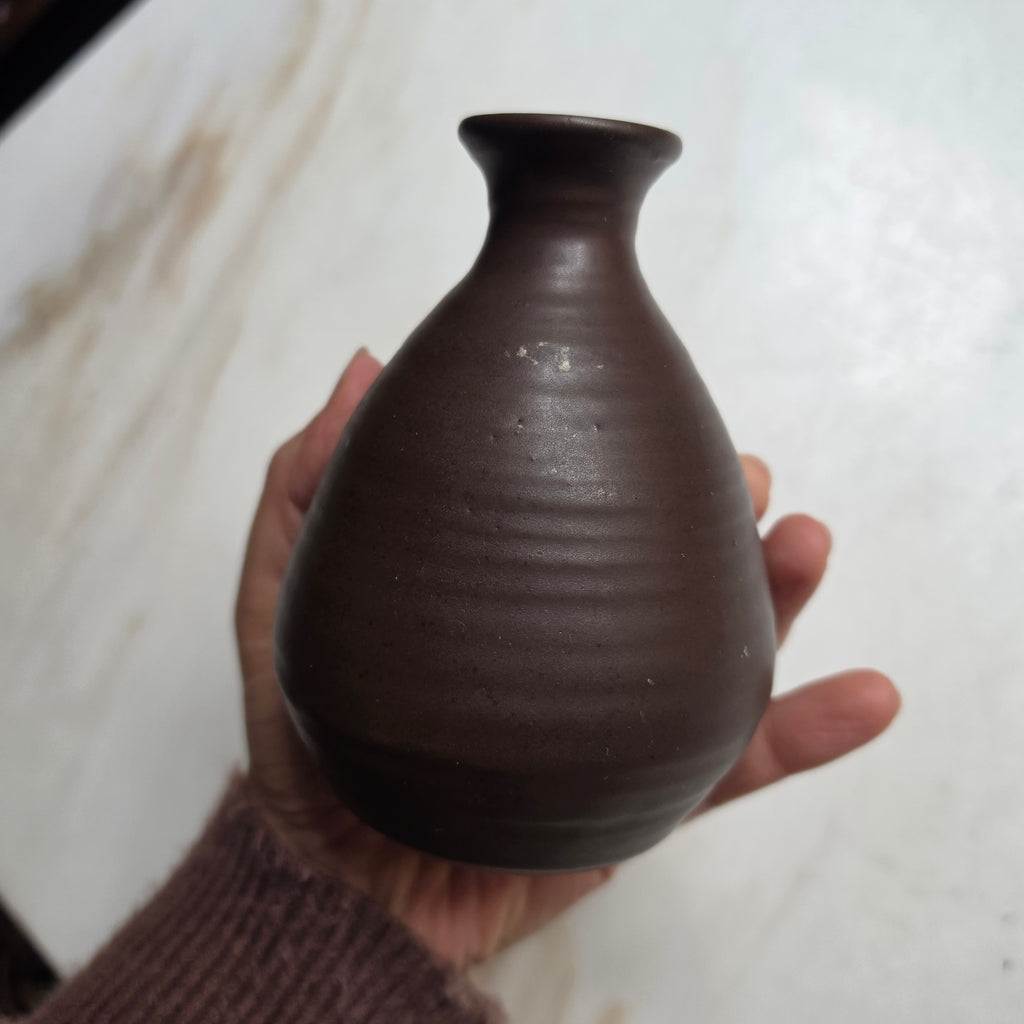 Handgemachte Keramik-Vase - Sake-Karaf (Dunkelbraun)