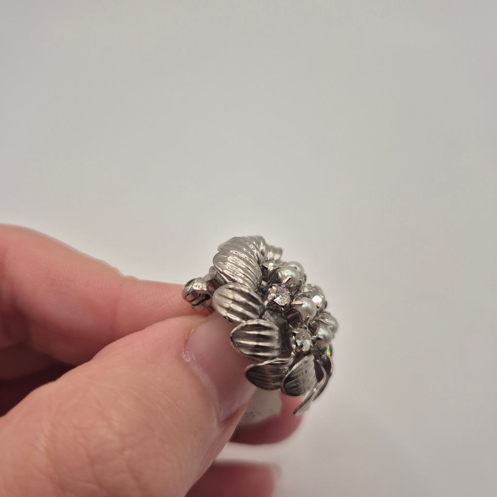 Feine 50er Jahre Brosche Blume Blüten Silber Strasssteine edel