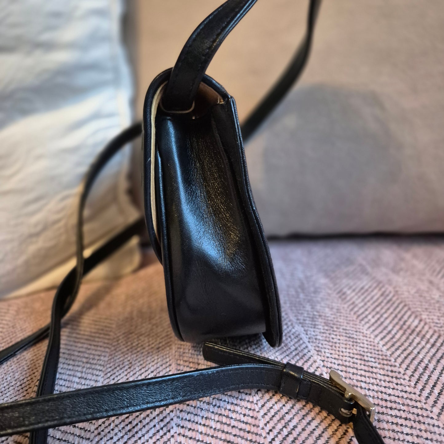 Vintage 90er Jahre MCM Umhängetasche mit Schleife – Klassisches Visetos-Design in Schwarz