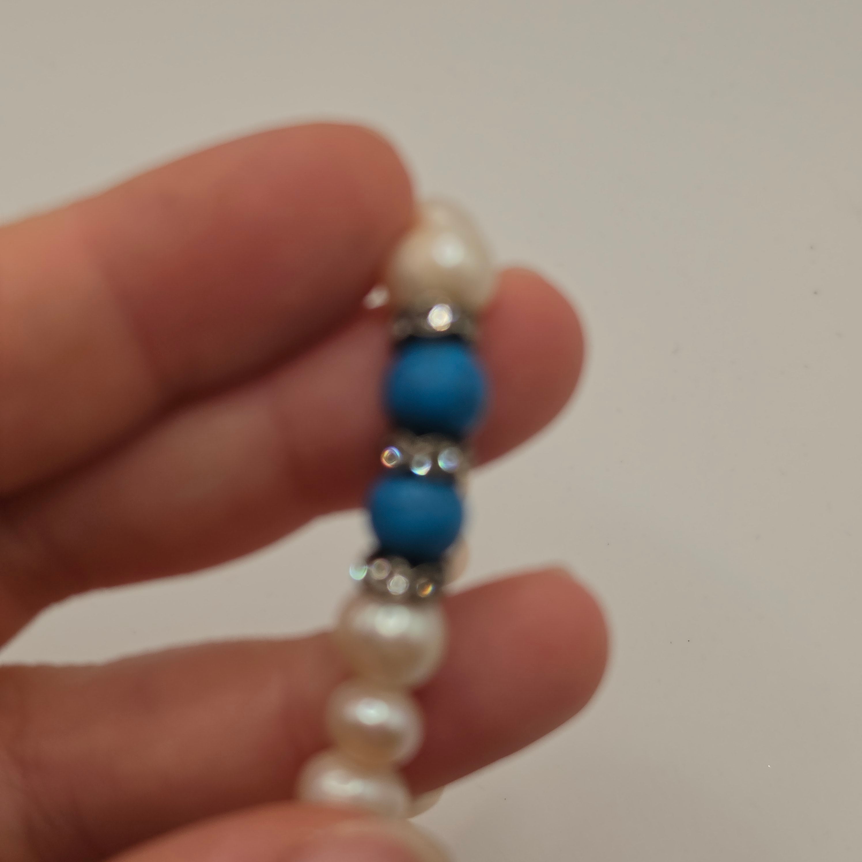 Elegantes Vintage echte Süßwasserperlen-Armband mit Türkis-Akzenten & Magnetverschluss
