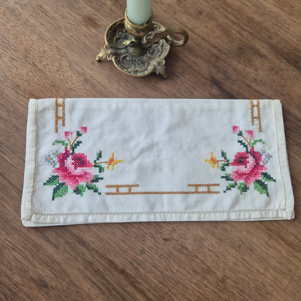 Antikes besticktes Stofftäschchen Taschentuch Aufbewahrung 26x13cm Tasche Rosenmotiv Kreuzstich 🤍