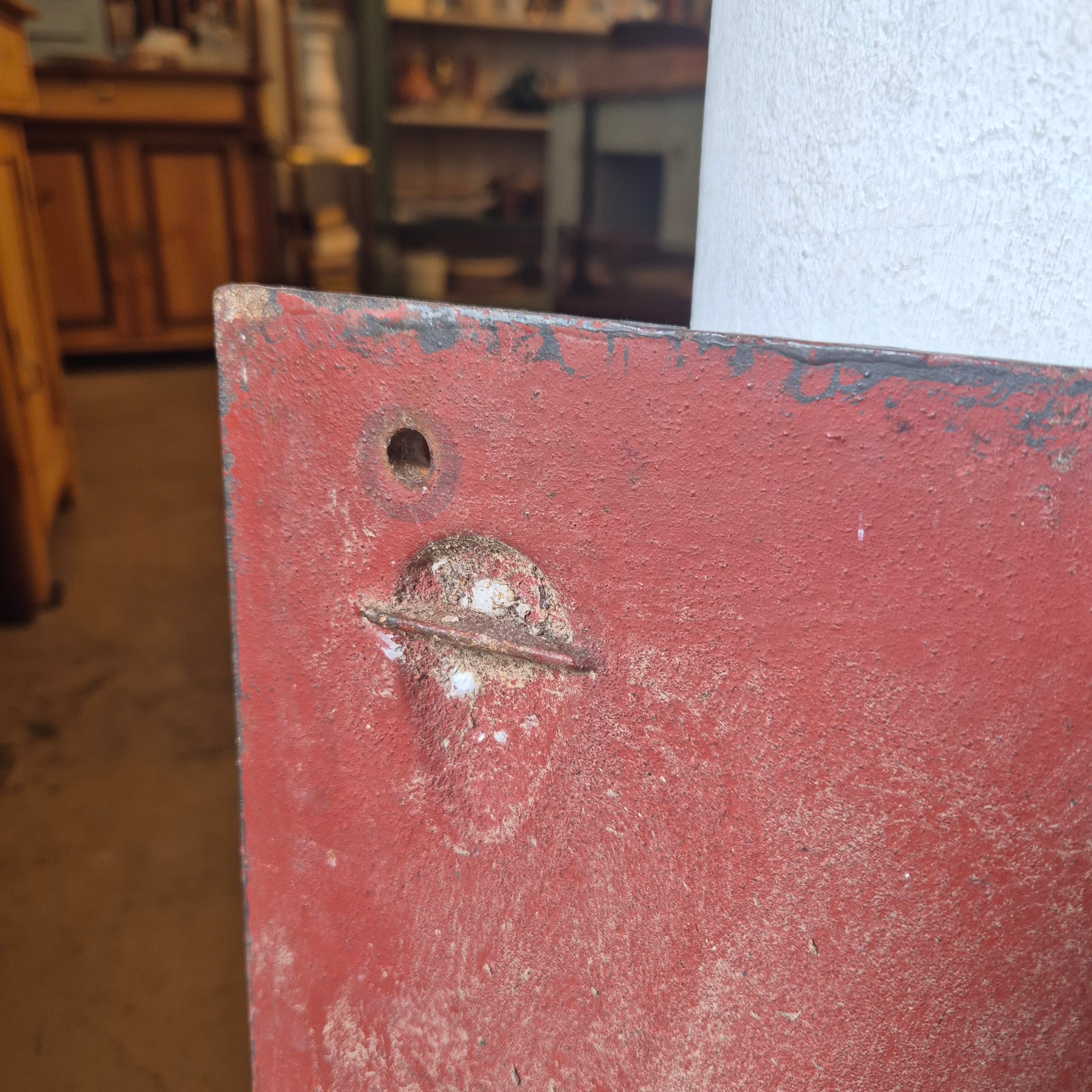 Antiker Feuerbock Gusseisen Kamin Platte Dekoration Garten "spielender Barde" Motiv