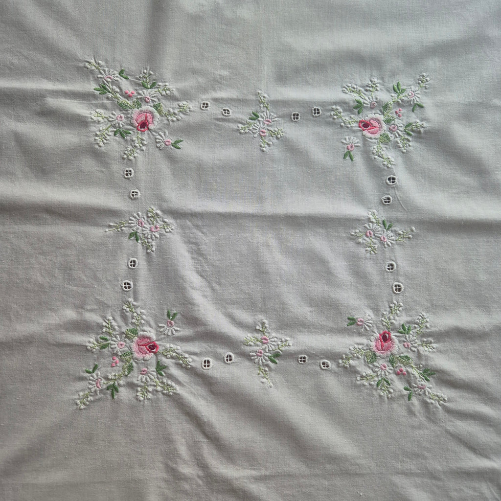 Vintage Tischdecke Baumwolle mit Blumenstickerei 84x88cm